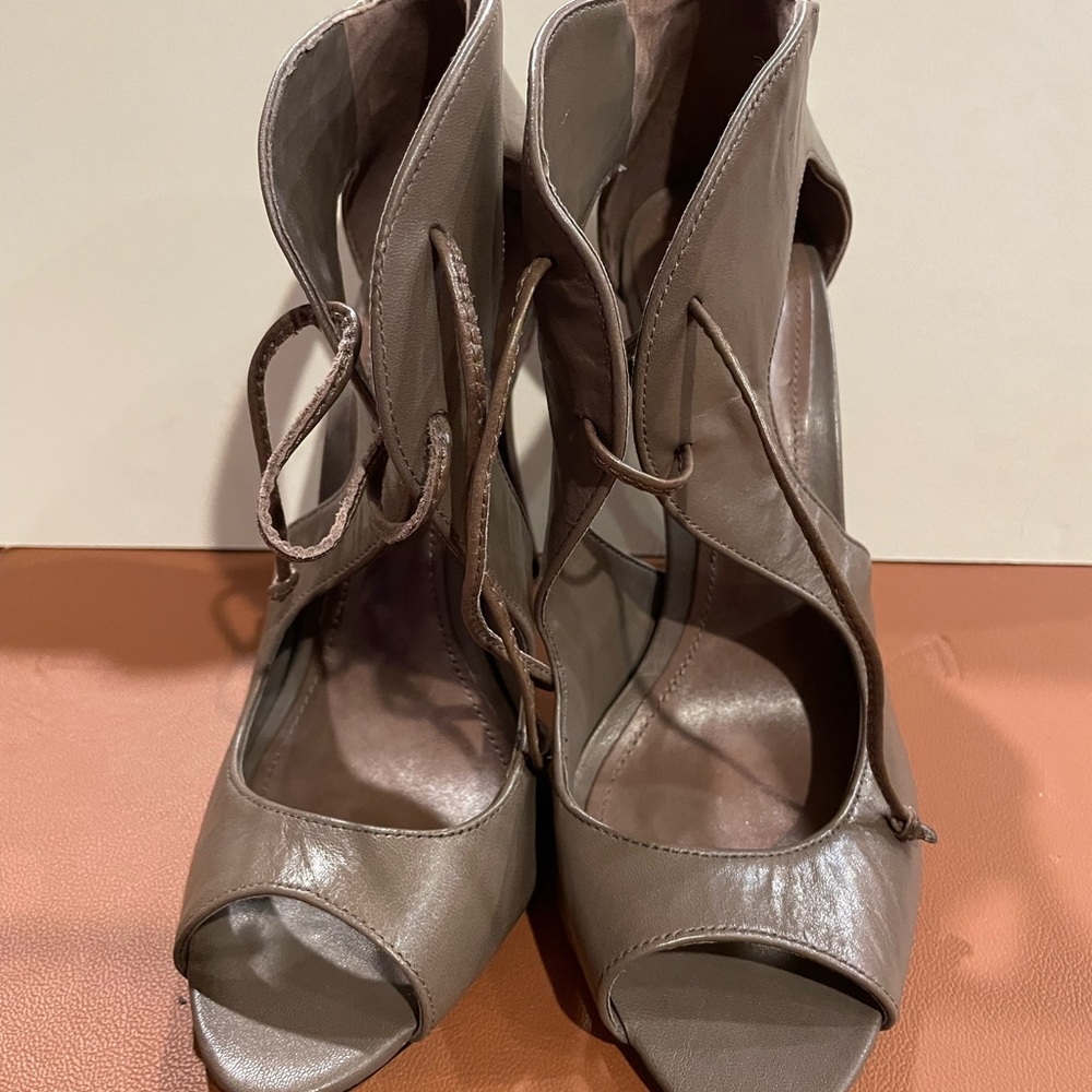 SCHUTZ Brown Peep-Toe Heels